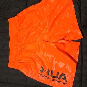 Under Armour Woven Emboss Shorts, men's size small, new with tags.
